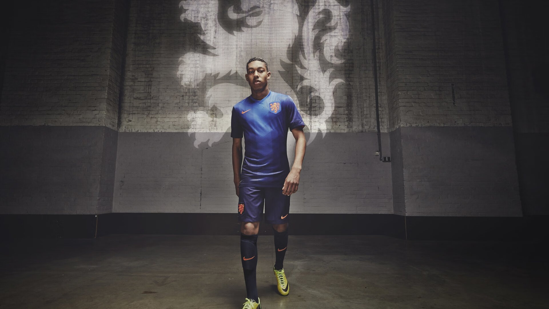 蝶泳项目波兰新秀崭露头角，speedo蝶泳视频